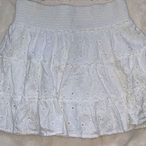 Cute American Eagle white comfy skirt!
